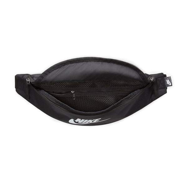 NIKE | HERITAGE WAISTPACK. BLACK AVAILABLE ONLINE AND IN STORE AT MOMENTUM SKATESHOP IN COTTESLOE, WESTERN AUSTRALIA.