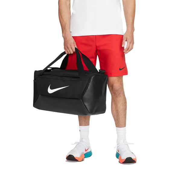 NIKE | BRASILIA 9.5 SMALL 41 LITRE TRAINING DUFFEL BAG. BLACK/BLACK/WHITE AVAILABLE ONLINE AND IN STORE AT MOMENTUM SKATESHOP IN COTTESLOE, WESTERN AUSTRALIA.